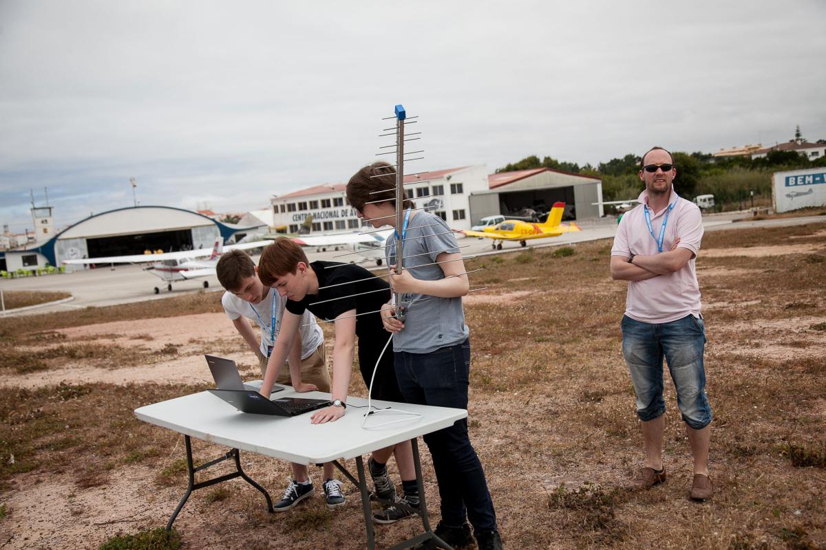 The Finnish team setting up their test drop ground station under the supervision of the author