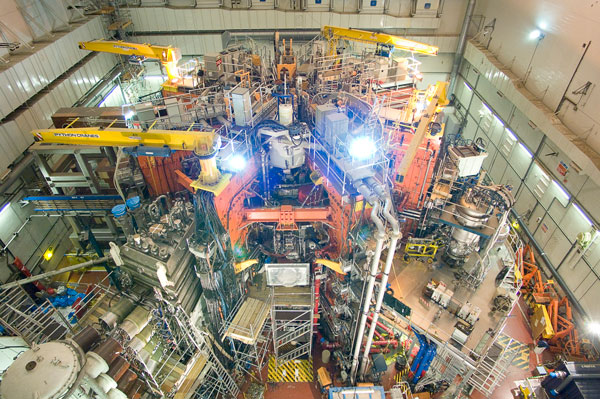 JET with its mechanical and electrical parts is seen from above. 